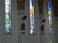 recht moderne Kirchenfenster